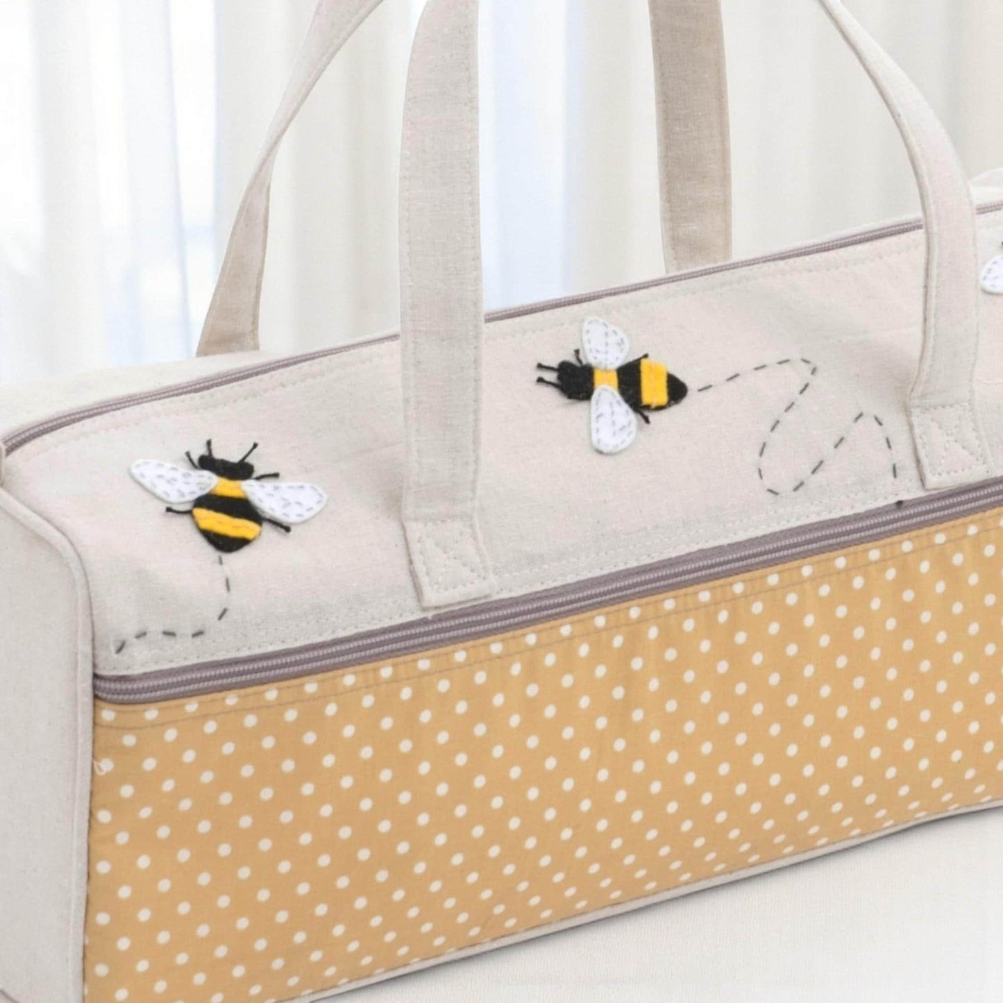 Bee Knitting Bag – Yarn Storage Tote with Wool Dispenser
