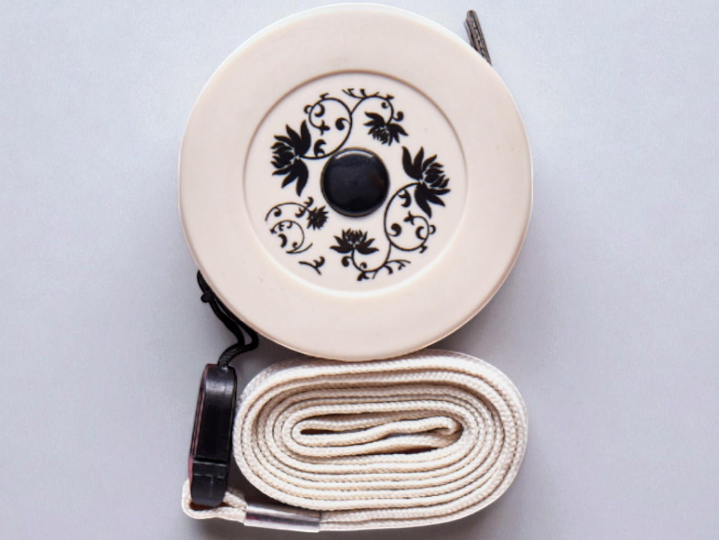 RETRACTABLE TAPE MEASURE with Lanyard Attached & Magnet on the Back. 150cm 60"