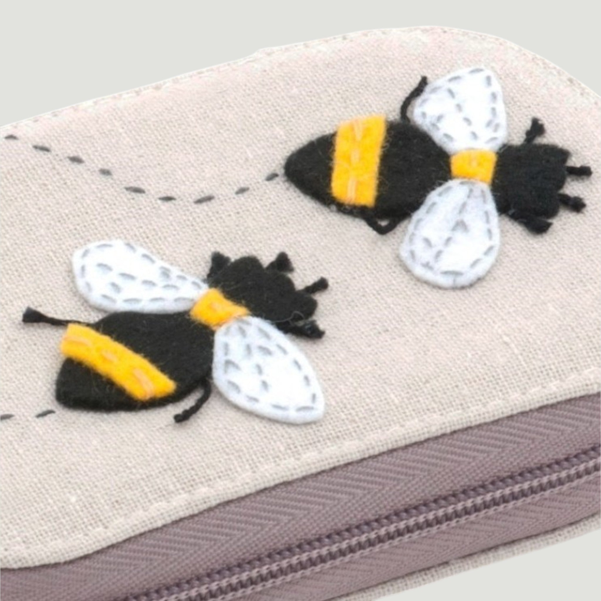 BEE SEWING KIT Bee Applique Design with contents Zip Case Super Quality